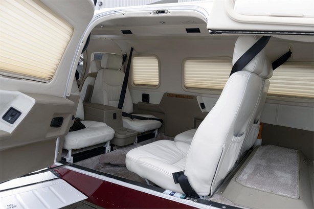 Piper PA-34-220T Seneca V 2003 - 6