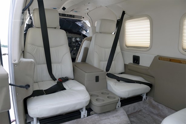 Piper PA-34-220T Seneca V 2003 - 19