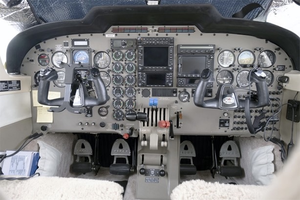 Piper PA-34-220T Seneca V 2003 - 23