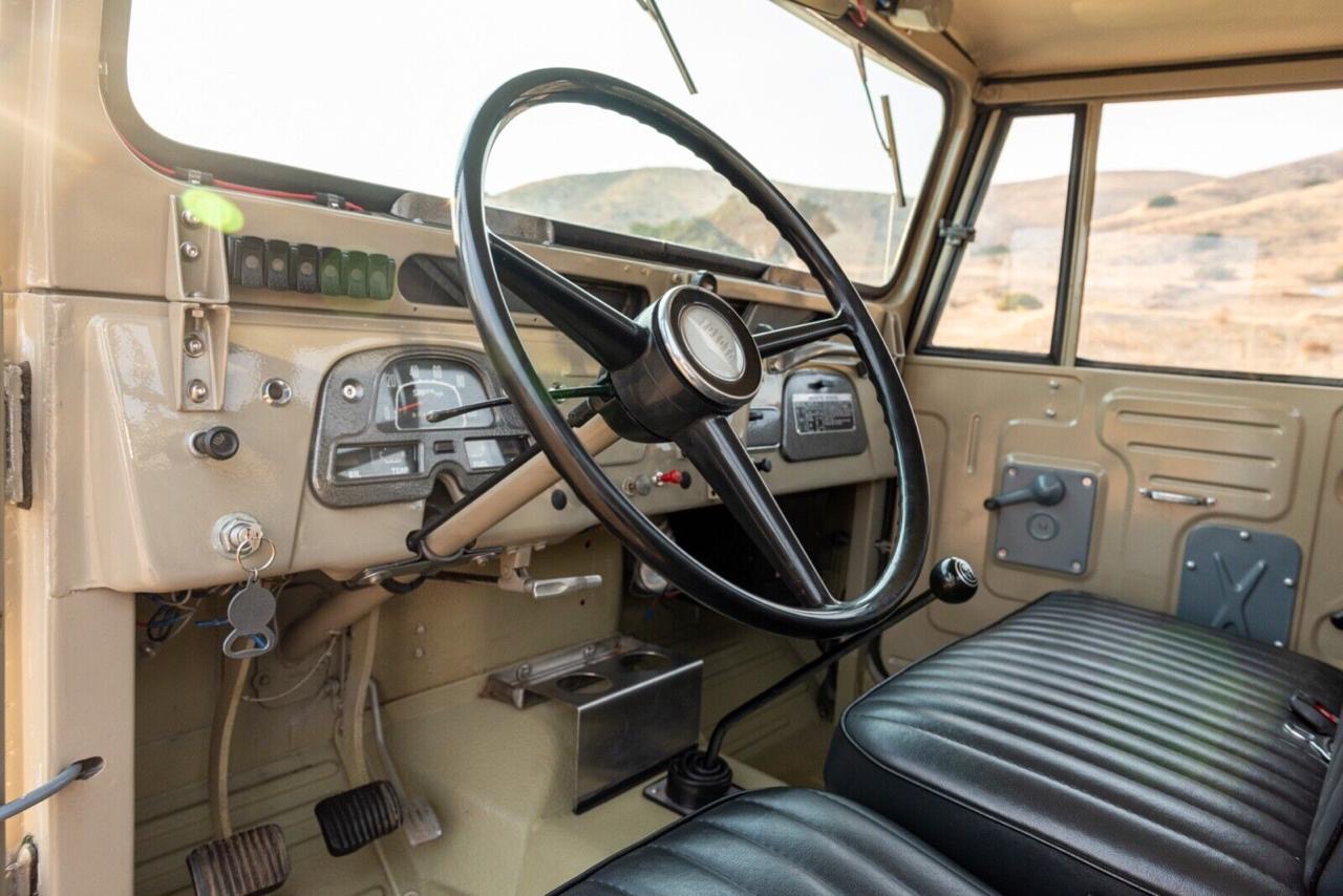 Toyota Land Cruiser FJ45 1964 - 3