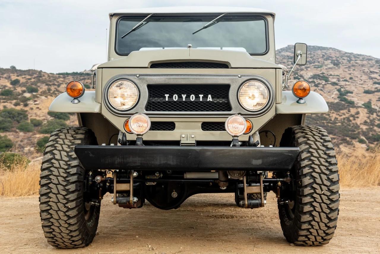 Toyota Land Cruiser FJ45 1964 - 10