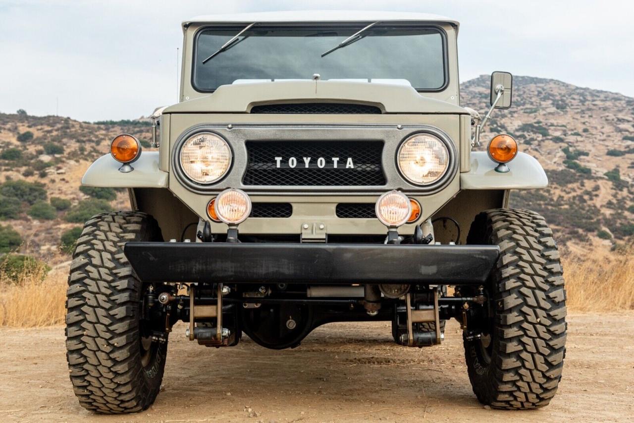Toyota Land Cruiser FJ45 1964 - 2