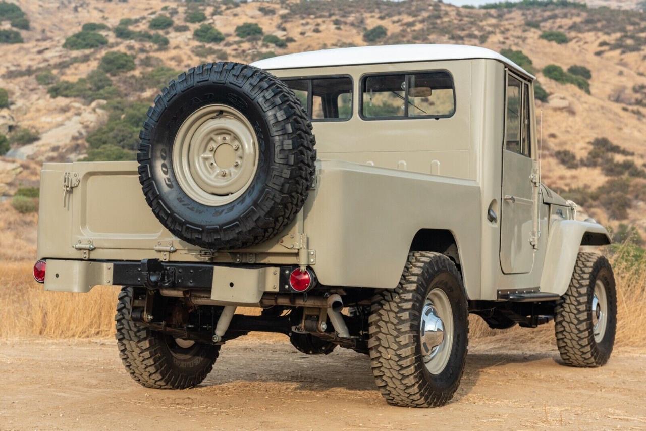 Toyota Land Cruiser FJ45 1964 - 5