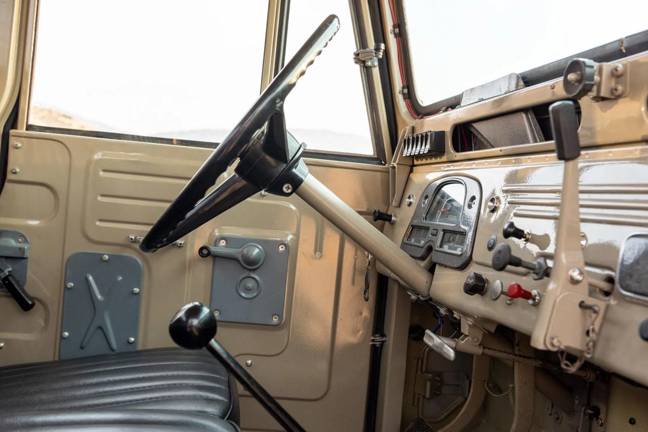 Toyota Land Cruiser FJ45 1964 - 11