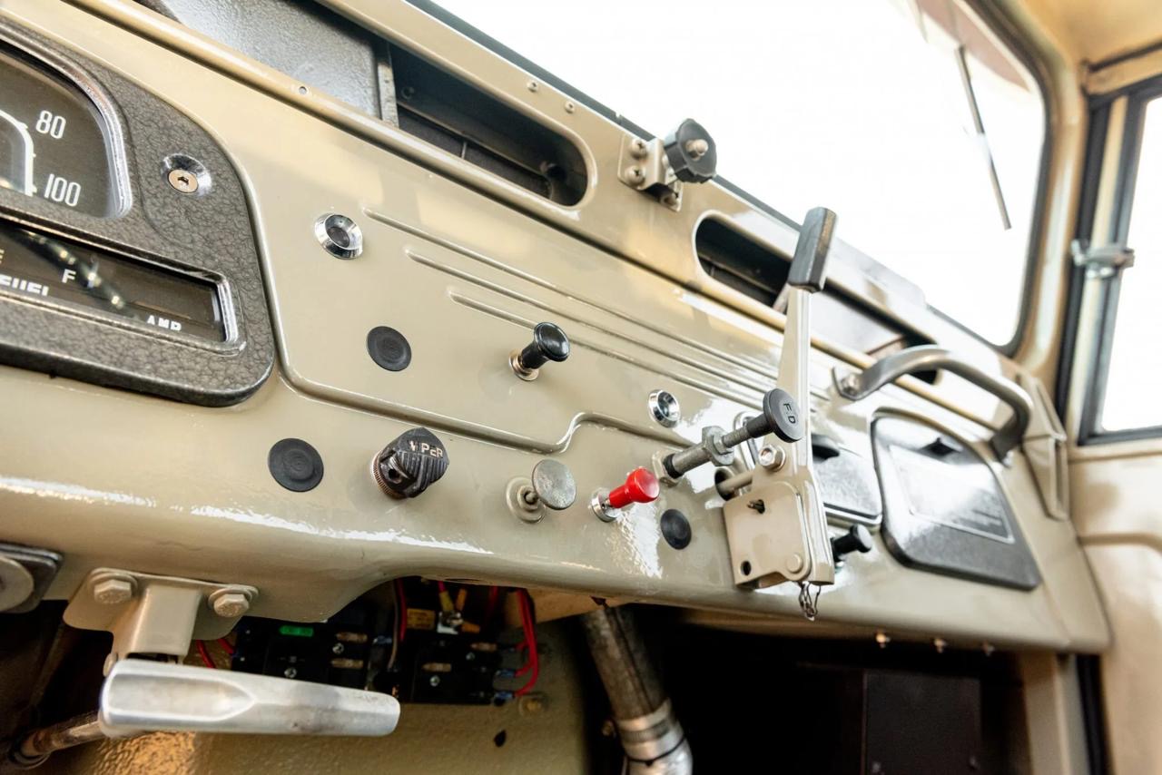 Toyota Land Cruiser FJ45 1964 - 6