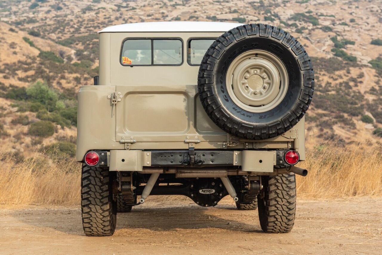 Toyota Land Cruiser FJ45 1964 - 8
