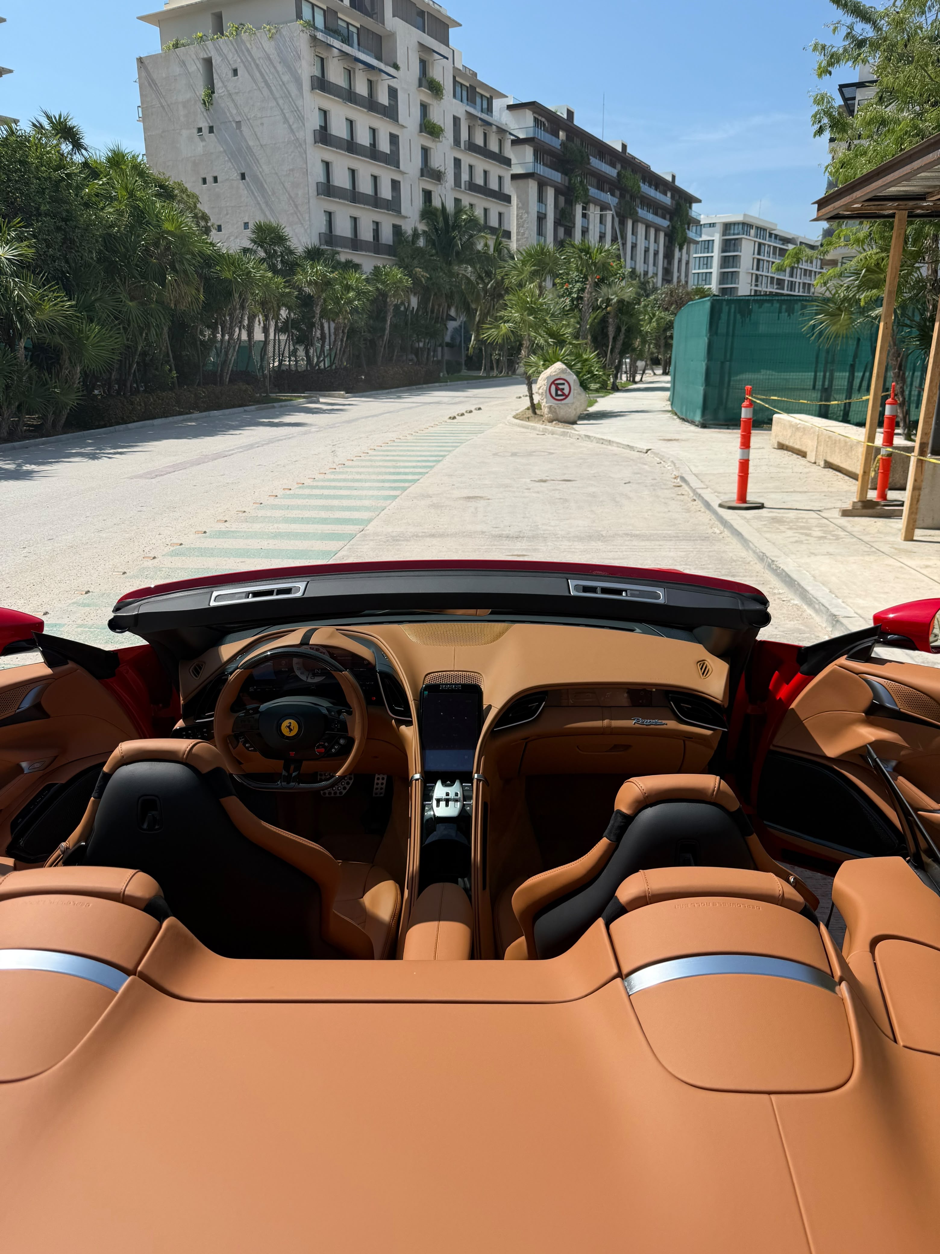 Ferrari Roma Spider 2025 - 12