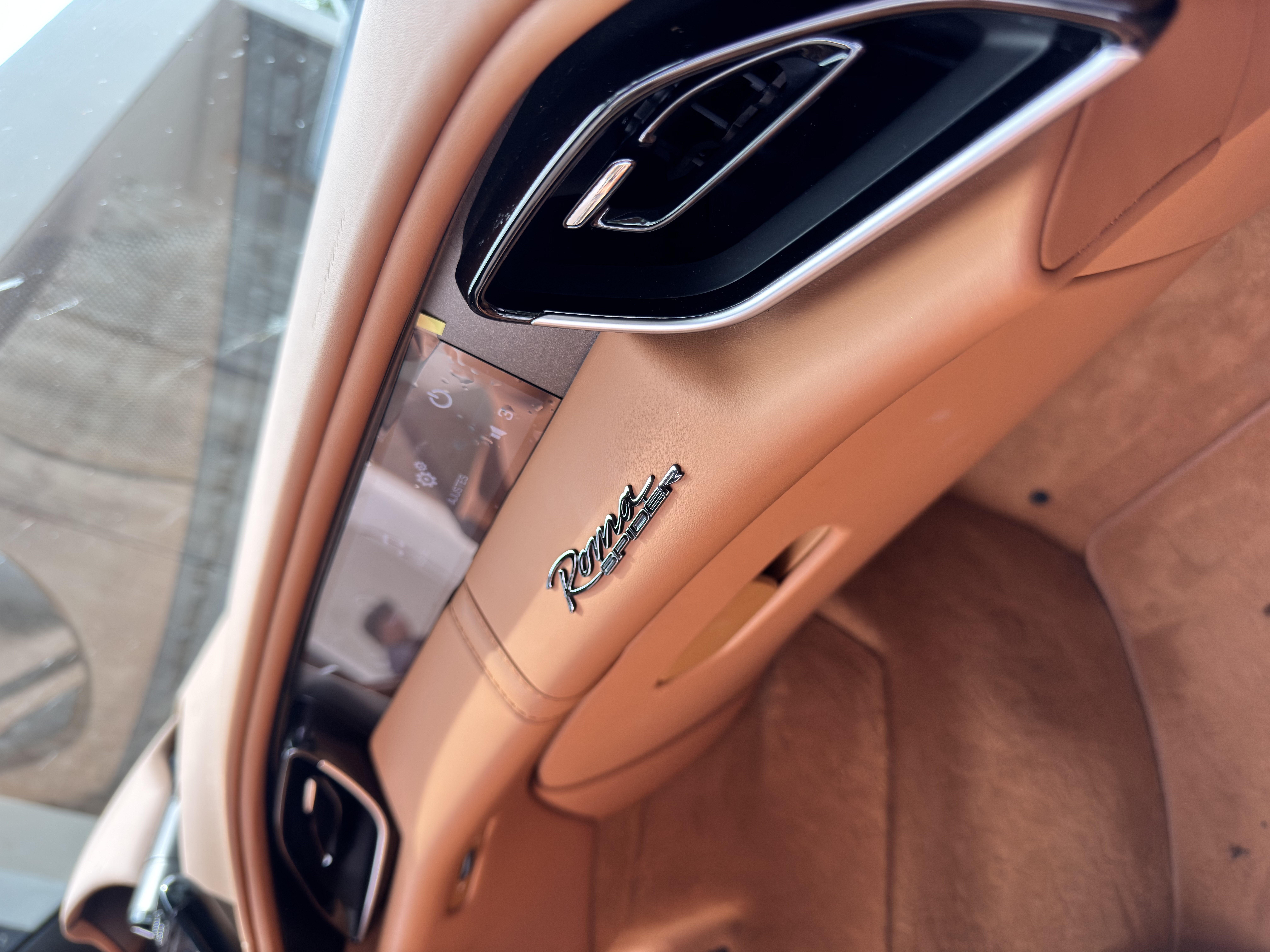 Ferrari Roma Spider 2025 - 15
