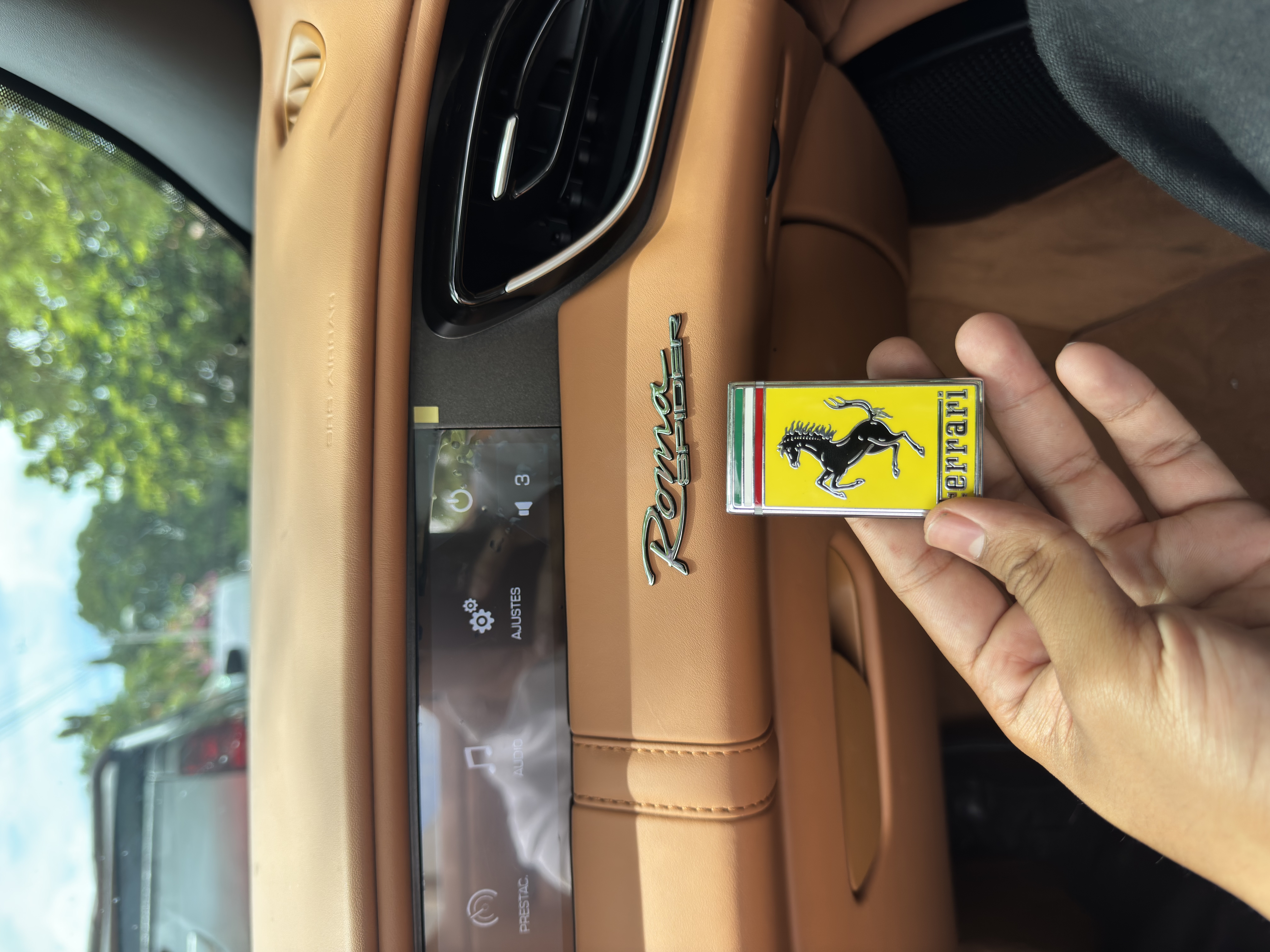 Ferrari Roma Spider 2025 - 4