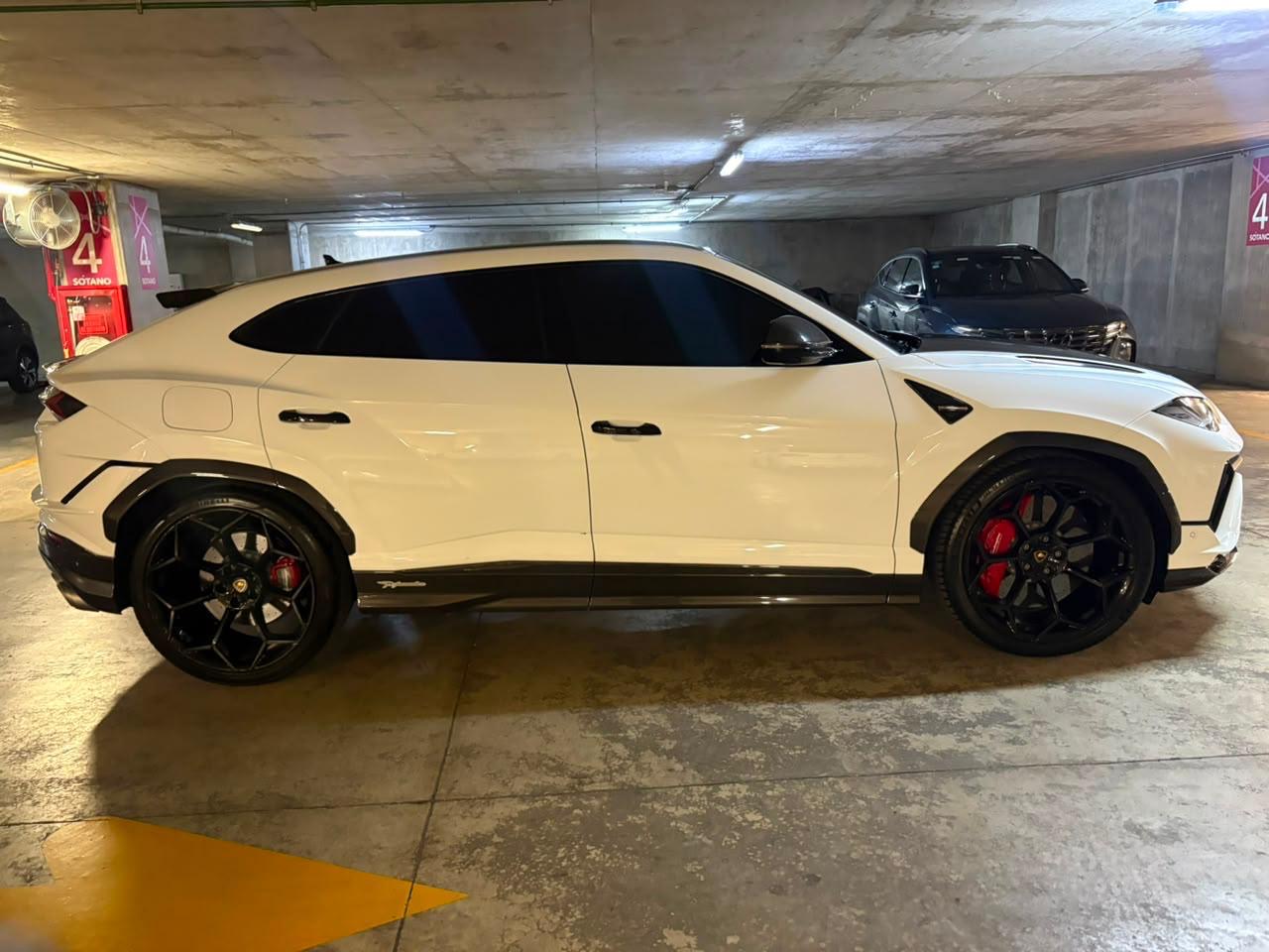 Lamborghini Urus Performante 2023 - 19