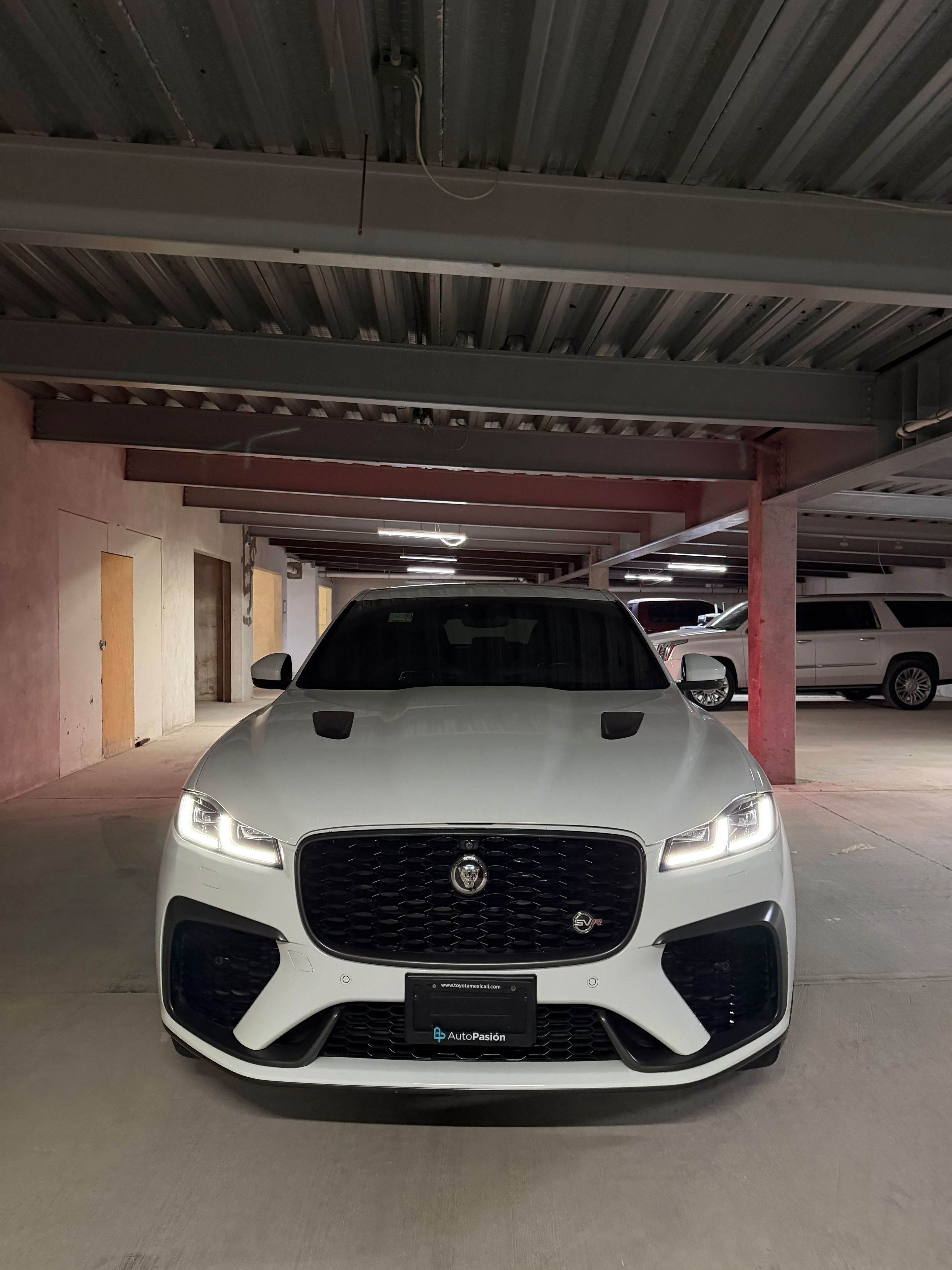 Jaguar F-PACE SVR 2022 - 6