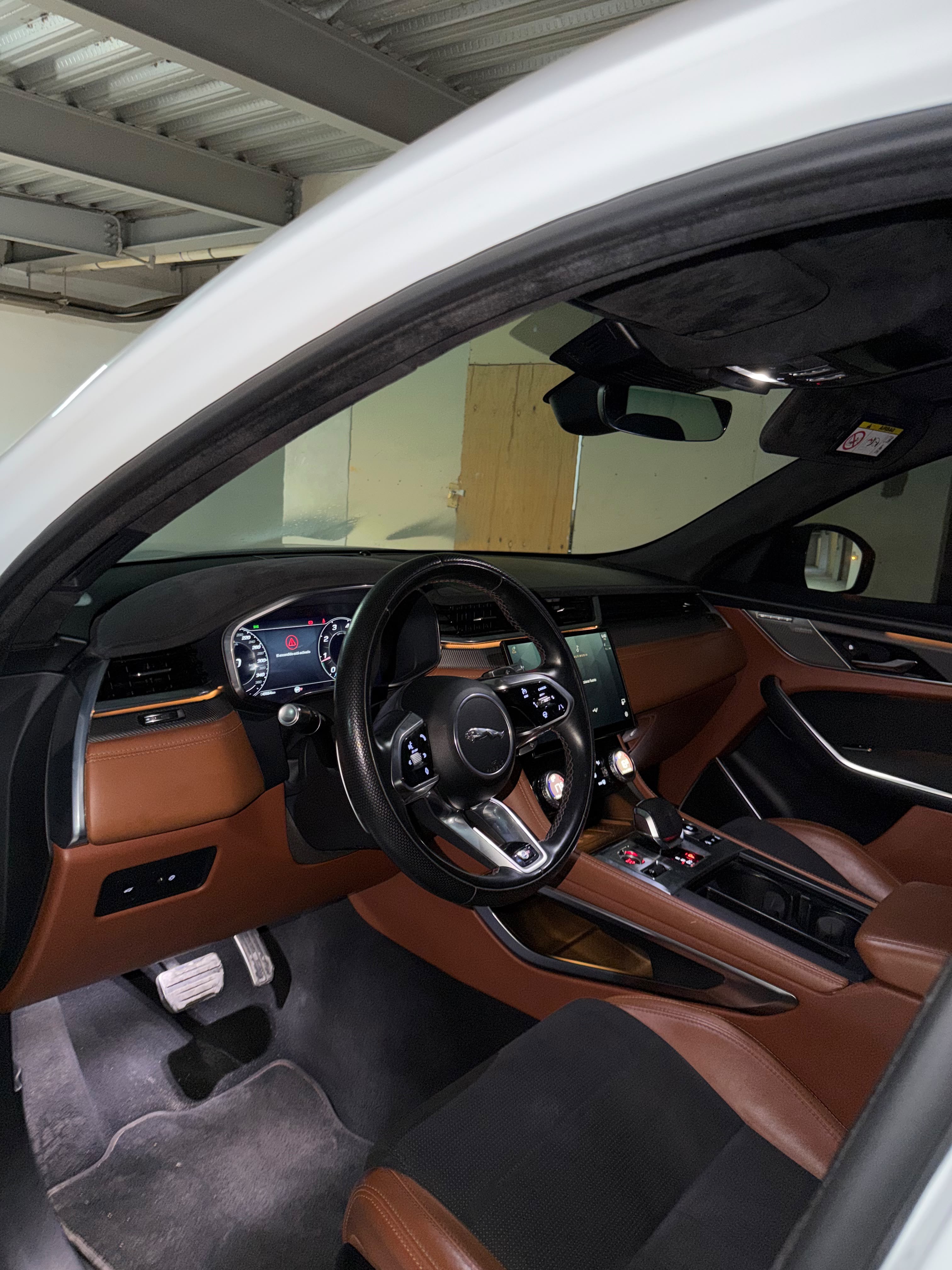 Jaguar F-PACE SVR 2022 - 13