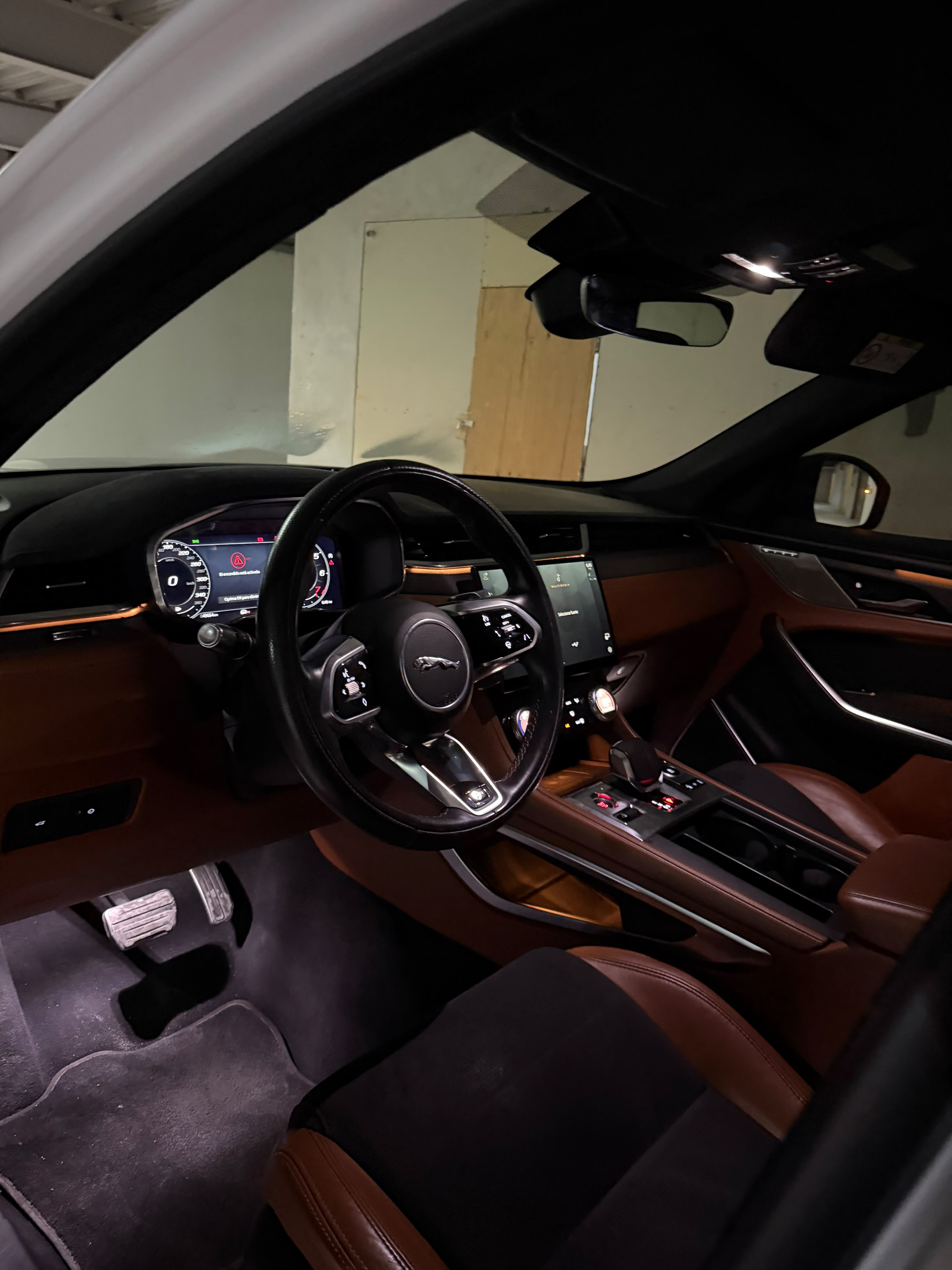 Jaguar F-PACE SVR 2022 - 14