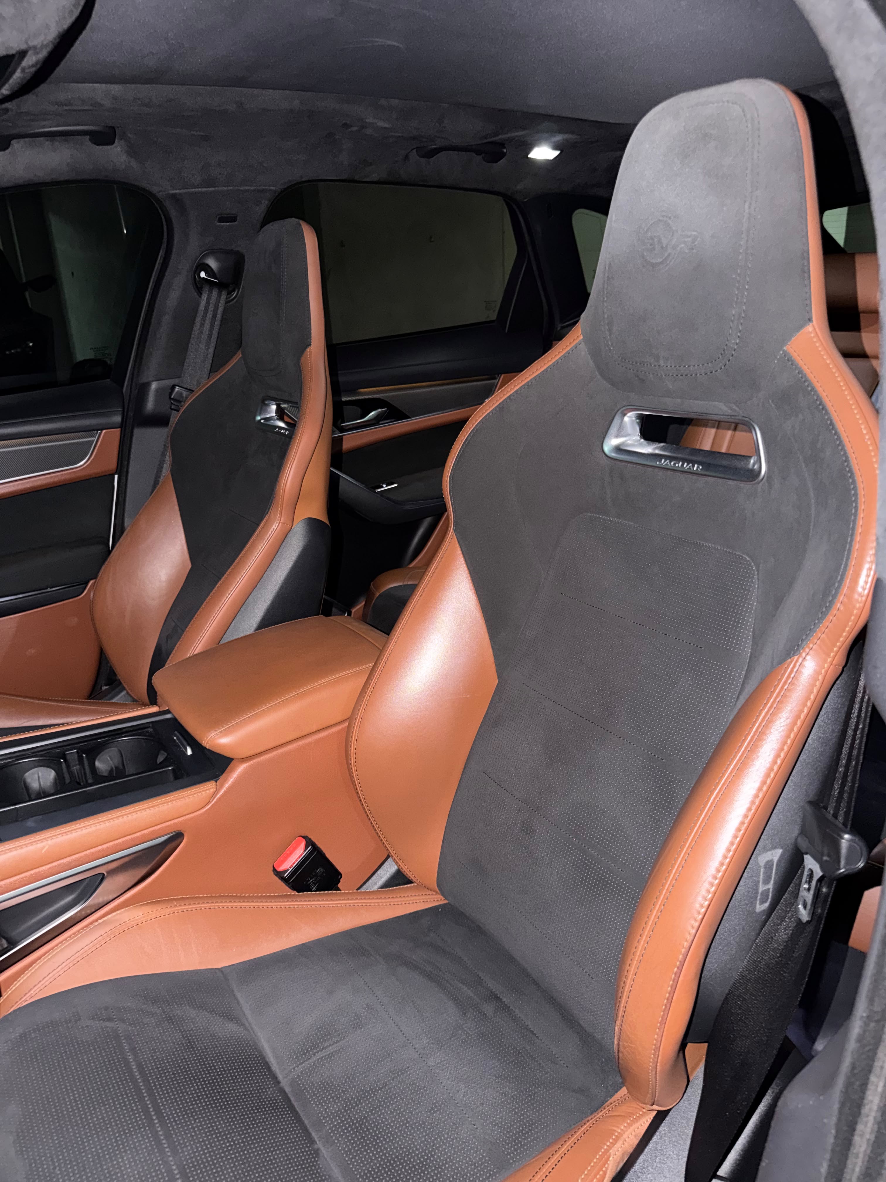Jaguar F-PACE SVR 2022 - 16