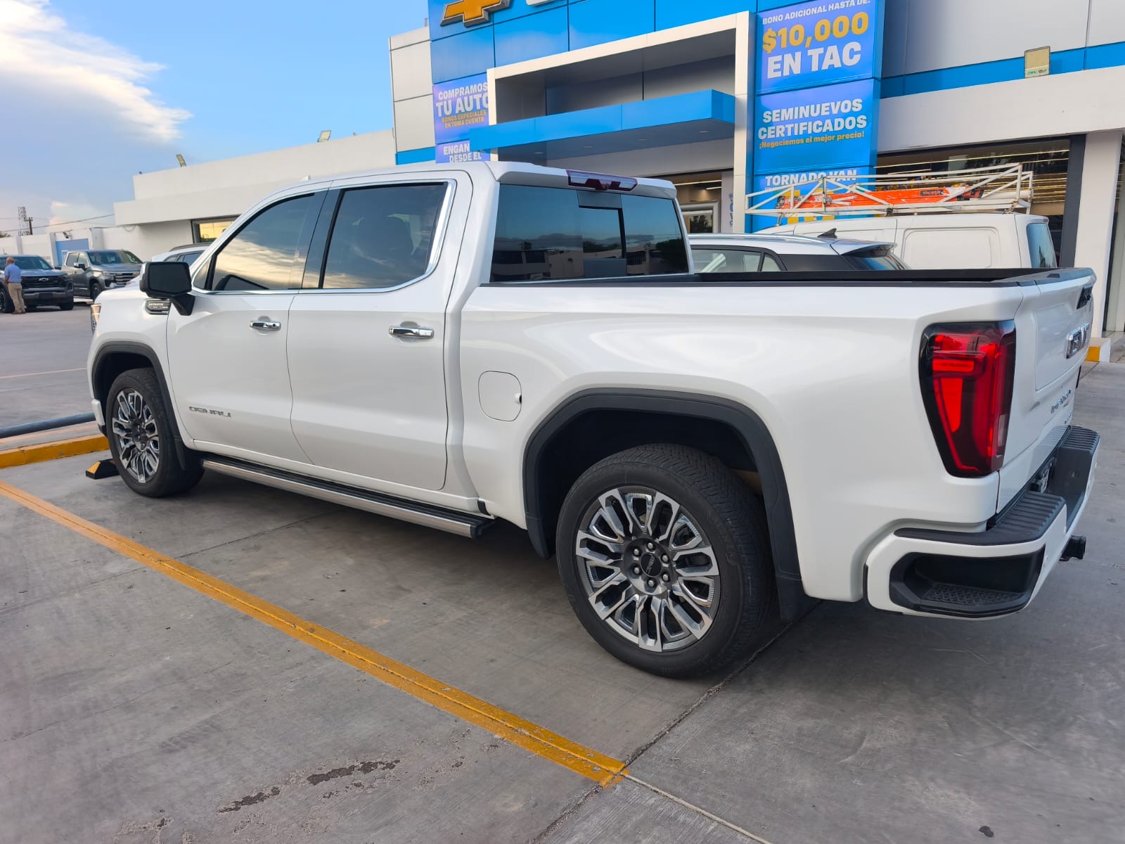 GMC Sierra 1500 Denali Ultimate 2025 - 3