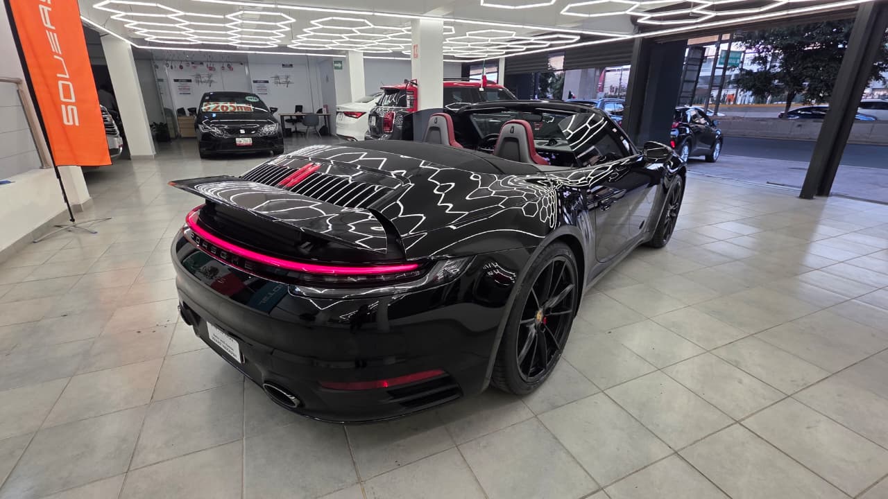 Porsche 911 Carrera 4S Cabriolet 2021 - 17