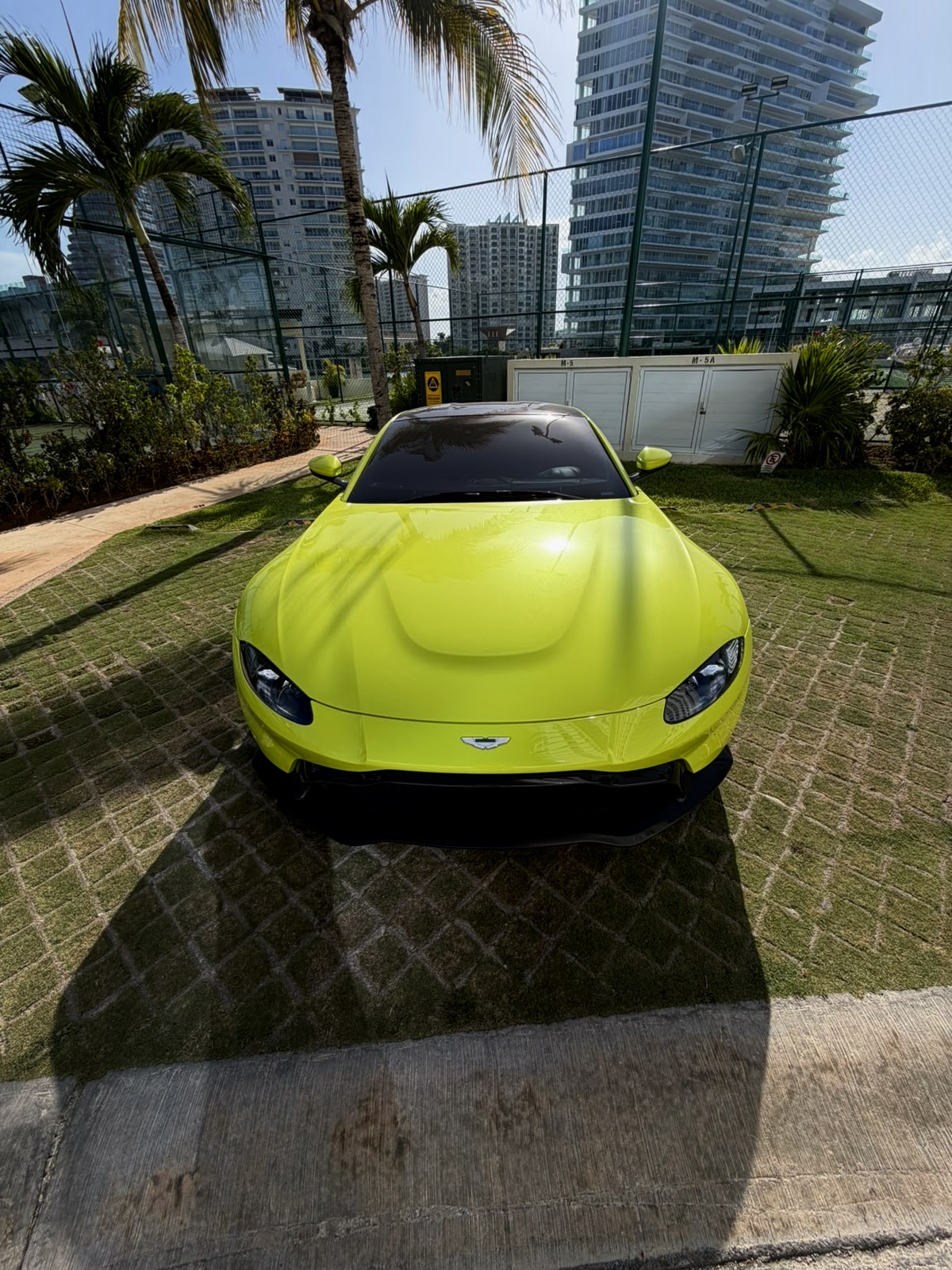 Aston Martin Vantage 2019 - 3