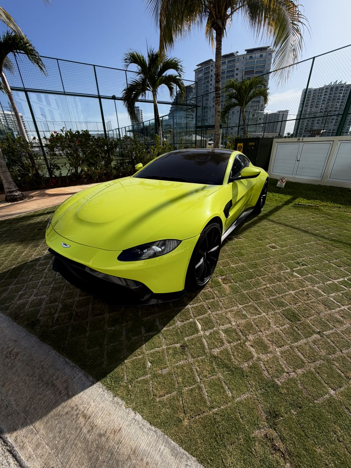 Aston Martin Vantage 2019 - 6