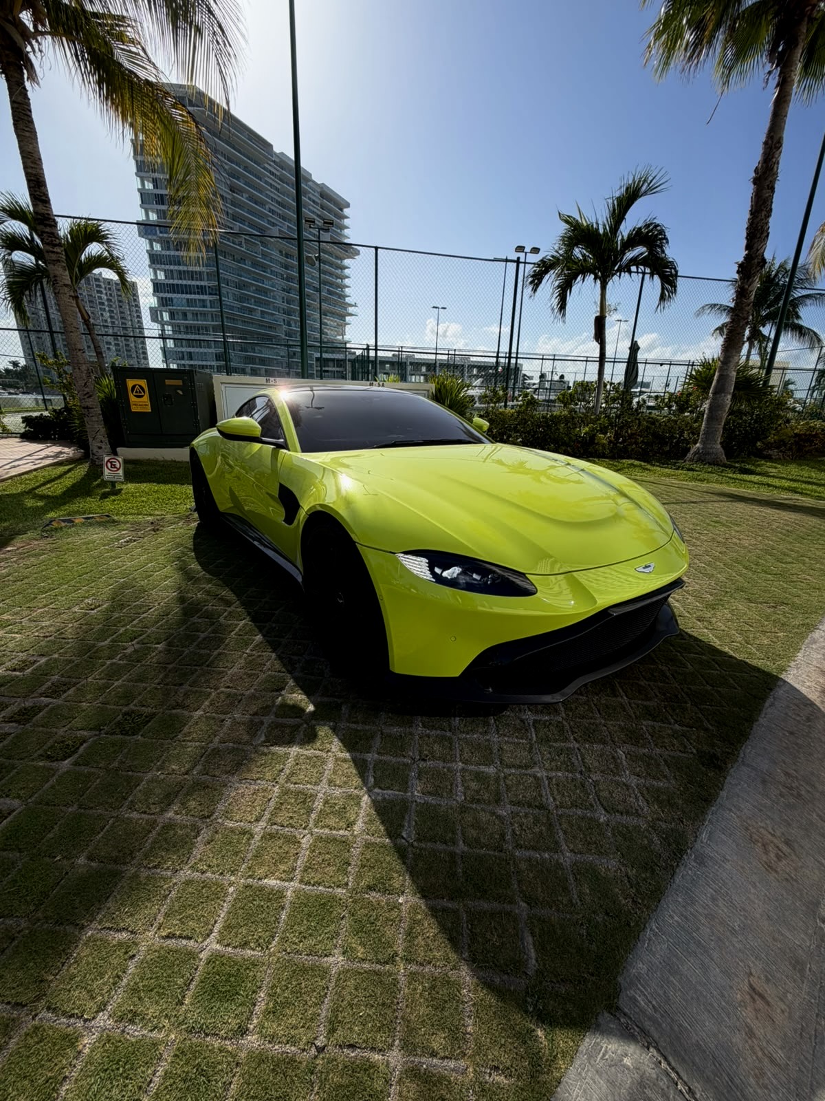 Aston Martin Vantage 2019 - 7