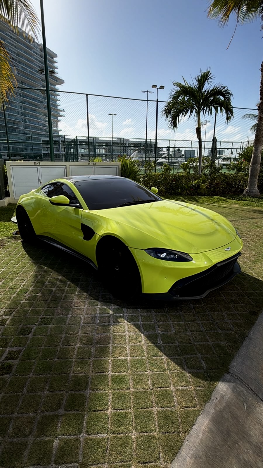 Aston Martin Vantage 2019 - 15