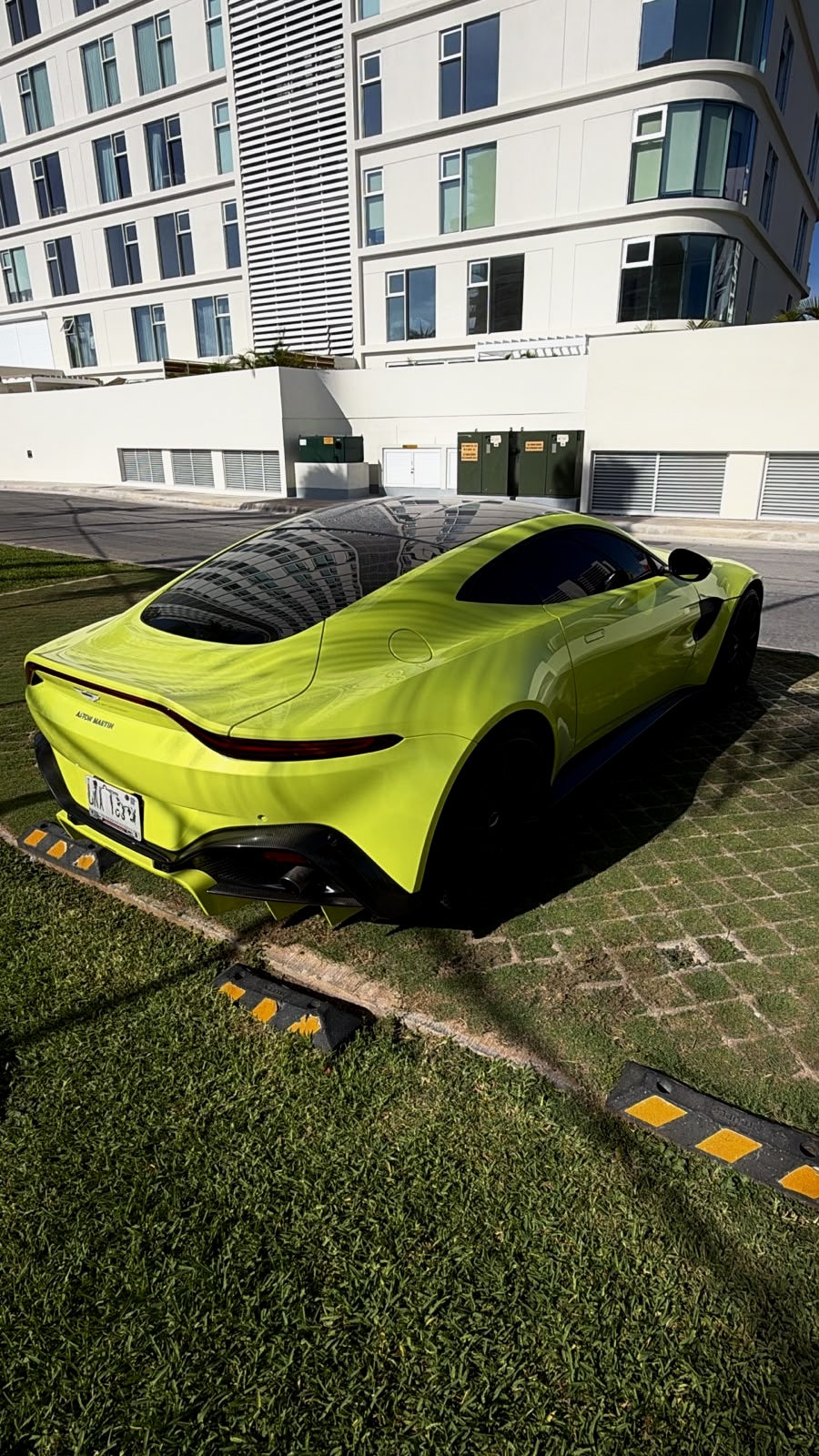 Aston Martin Vantage 2019 - 16