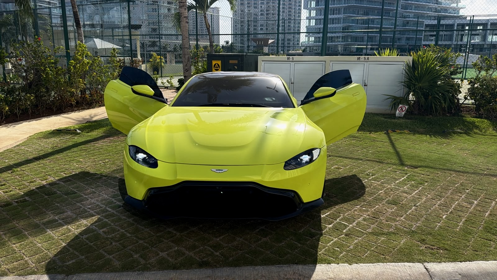 Aston Martin Vantage 2019 - 17
