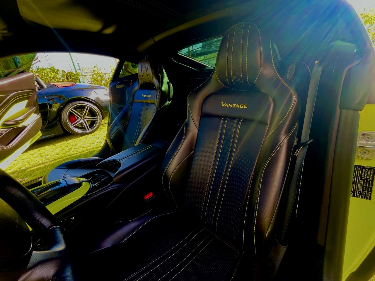 Aston Martin Vantage 2019 - 21