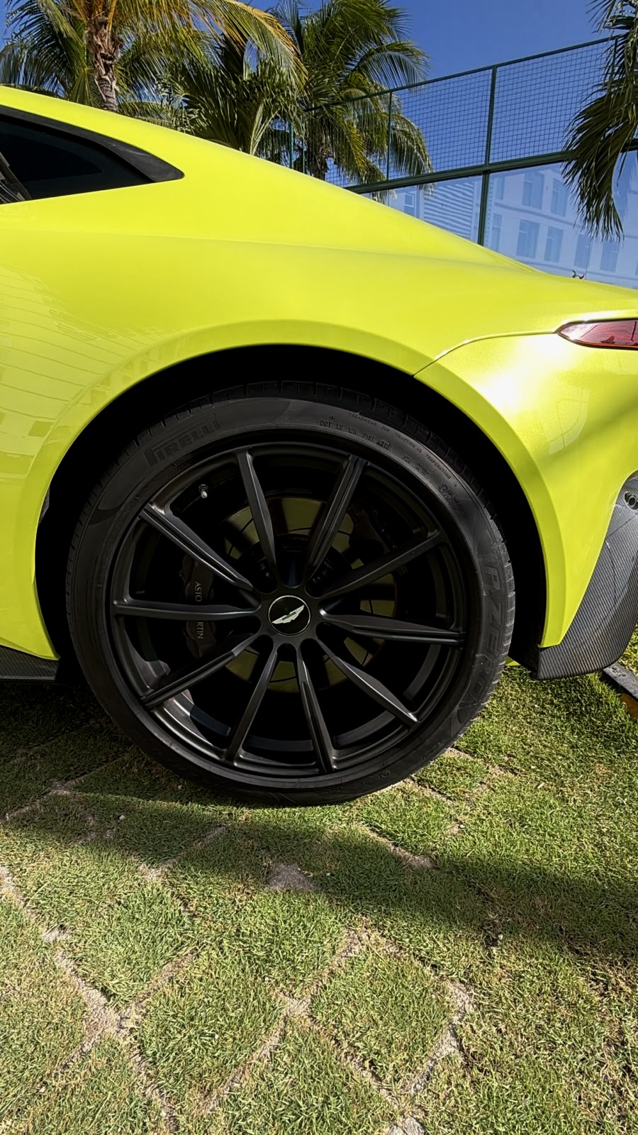 Aston Martin Vantage 2019 - 25