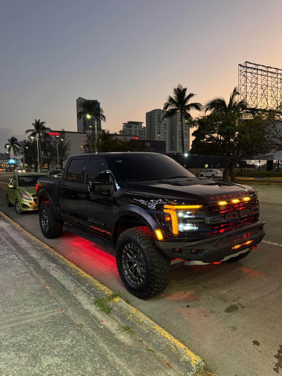 Ford Lobo Raptor Hennessey (1/4 en México) 2024 - 13